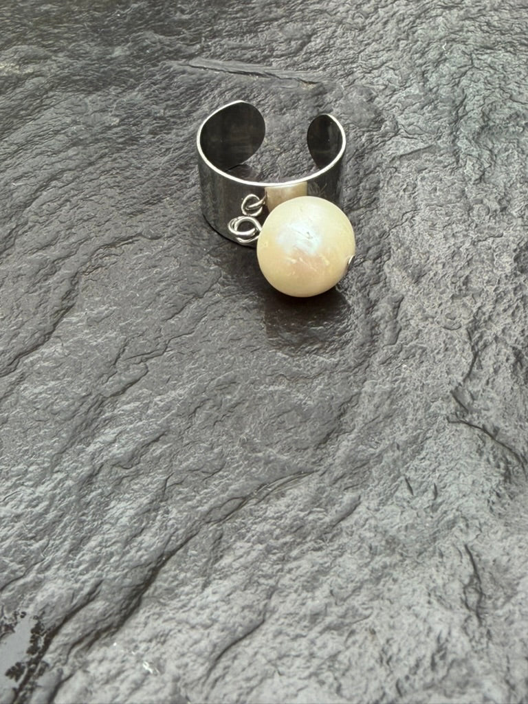 Uni pearl ring